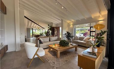 Casa en venta en unidad con portón eléctrico en el Carmen Canadá