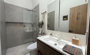 Casa en venta en unidad con portón eléctrico en el Carmen Canadá