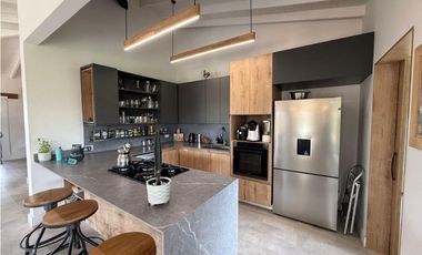 Casa en venta en unidad con portón eléctrico en el Carmen Canadá