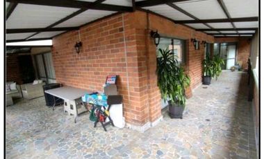 EN VENTA APARTAMENTO EN SABANETA - AMPLIO E ILUMINADO