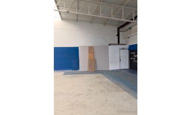 SE ARRIENDA BODEGA EN EL CENTRO