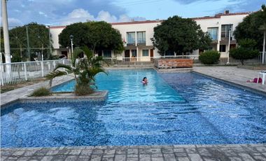 Venta de Casa Esquinera en Conjunto Cerrado con Piscina -Santa Marta