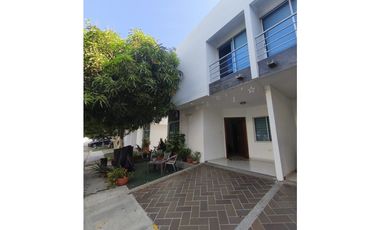 Venta de Casa Esquinera en Conjunto Cerrado con Piscina -Santa Marta