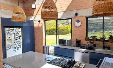 Casa campestre en venta en unidad cerrada via San Antonio la ceja