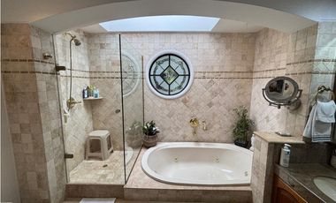 VENTA DE LUJOSA CASA EN EXCLUSIVA UNIDAD CERRADA EN EL POBLADO