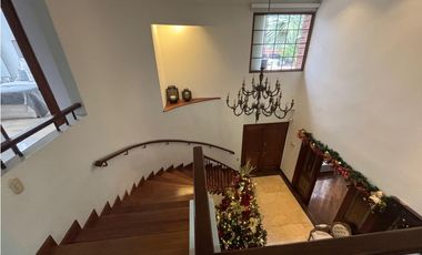 VENTA DE LUJOSA CASA EN EXCLUSIVA UNIDAD CERRADA EN EL POBLADO