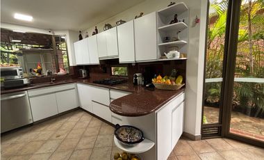 VENTA DE LUJOSA CASA EN EXCLUSIVA UNIDAD CERRADA EN EL POBLADO