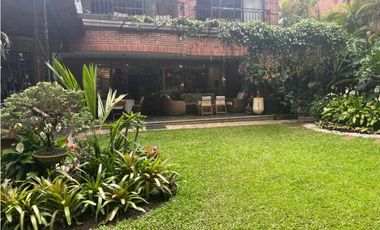 VENTA DE LUJOSA CASA EN EXCLUSIVA UNIDAD CERRADA EN EL POBLADO