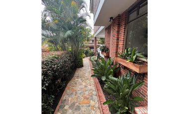 VENTA DE LUJOSA CASA EN EXCLUSIVA UNIDAD CERRADA EN EL POBLADO