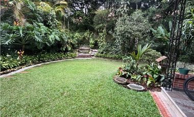 VENTA DE LUJOSA CASA EN EXCLUSIVA UNIDAD CERRADA EN EL POBLADO