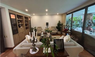 VENTA DE LUJOSA CASA EN EXCLUSIVA UNIDAD CERRADA EN EL POBLADO