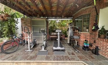 VENTA DE LUJOSA CASA EN EXCLUSIVA UNIDAD CERRADA EN EL POBLADO