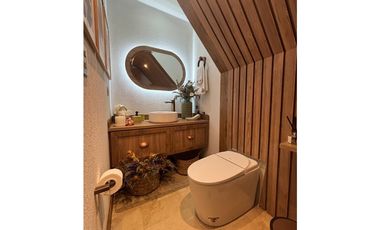 VENTA DE LUJOSA CASA EN EXCLUSIVA UNIDAD CERRADA EN EL POBLADO