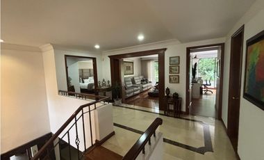 VENTA DE LUJOSA CASA EN EXCLUSIVA UNIDAD CERRADA EN EL POBLADO