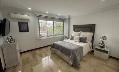 VENTA DE LUJOSA CASA EN EXCLUSIVA UNIDAD CERRADA EN EL POBLADO