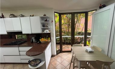 VENTA DE LUJOSA CASA EN EXCLUSIVA UNIDAD CERRADA EN EL POBLADO