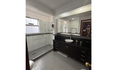 VENTA DE LUJOSA CASA EN EXCLUSIVA UNIDAD CERRADA EN EL POBLADO