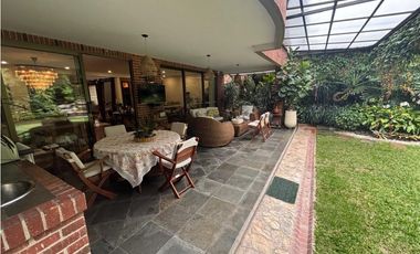 VENTA DE LUJOSA CASA EN EXCLUSIVA UNIDAD CERRADA EN EL POBLADO