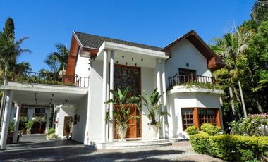 CASA 7 AMBIENTES VENTA RANELAGH JARDIN POR INOMATA