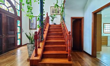 CASA 7 AMBIENTES VENTA RANELAGH JARDIN POR INOMATA