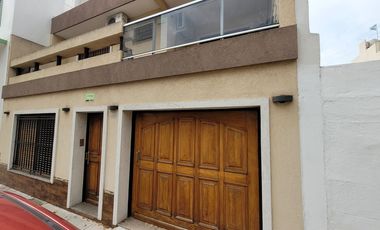 Venta casa 5 ambientes patio en Vélez Sársfield