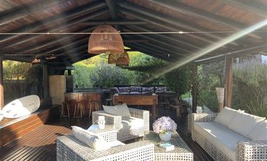 Casa en Arriendo en HERMOSA Y COMODA PROPIEDAD EN ARRIENDO DIARIO UBICADA EN MAITENCILLO 5 DORMITORIOS 4 BAÑOS