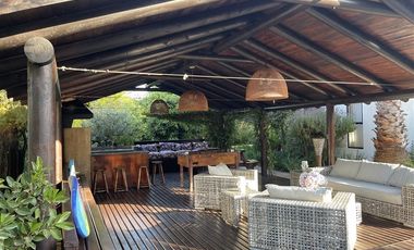 Casa en Arriendo en HERMOSA Y COMODA PROPIEDAD EN ARRIENDO DIARIO UBICADA EN MAITENCILLO 5 DORMITORIOS 4 BAÑOS