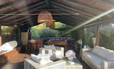 Casa en Arriendo en HERMOSA Y COMODA PROPIEDAD EN ARRIENDO DIARIO UBICADA EN MAITENCILLO 5 DORMITORIOS 4 BAÑOS