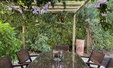 Casa en Arriendo en HERMOSA Y COMODA PROPIEDAD EN ARRIENDO DIARIO UBICADA EN MAITENCILLO 5 DORMITORIOS 4 BAÑOS