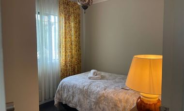 Casa en Arriendo en HERMOSA Y COMODA PROPIEDAD EN ARRIENDO DIARIO UBICADA EN MAITENCILLO 5 DORMITORIOS 4 BAÑOS