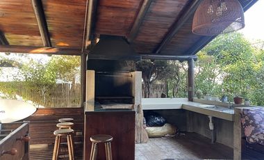 Casa en Arriendo en HERMOSA Y COMODA PROPIEDAD EN ARRIENDO DIARIO UBICADA EN MAITENCILLO 5 DORMITORIOS 4 BAÑOS