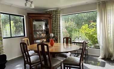 Casa en Arriendo en HERMOSA Y COMODA PROPIEDAD EN ARRIENDO DIARIO UBICADA EN MAITENCILLO 5 DORMITORIOS 4 BAÑOS