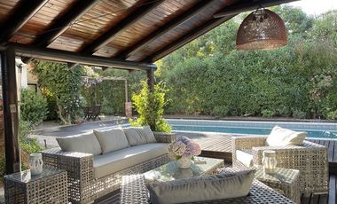 Casa en Arriendo en HERMOSA Y COMODA PROPIEDAD EN ARRIENDO DIARIO UBICADA EN MAITENCILLO 5 DORMITORIOS 4 BAÑOS