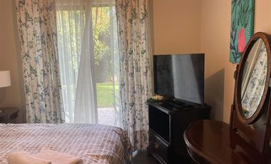 Casa en Arriendo en HERMOSA Y COMODA PROPIEDAD EN ARRIENDO DIARIO UBICADA EN MAITENCILLO 5 DORMITORIOS 4 BAÑOS