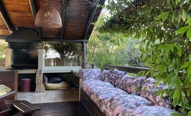 Casa en Arriendo en HERMOSA Y COMODA PROPIEDAD EN ARRIENDO DIARIO UBICADA EN MAITENCILLO 5 DORMITORIOS 4 BAÑOS