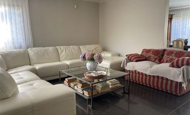 Casa en Arriendo en HERMOSA Y COMODA PROPIEDAD EN ARRIENDO DIARIO UBICADA EN MAITENCILLO 5 DORMITORIOS 4 BAÑOS