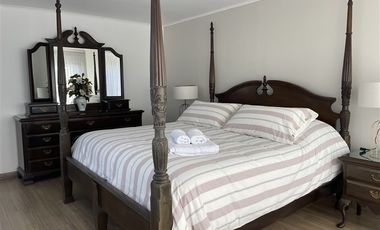 Casa en Arriendo en HERMOSA Y COMODA PROPIEDAD EN ARRIENDO DIARIO UBICADA EN MAITENCILLO 5 DORMITORIOS 4 BAÑOS