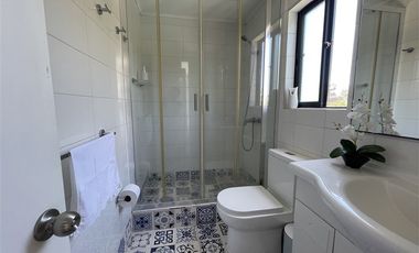 Casa en Arriendo en HERMOSA Y COMODA PROPIEDAD EN ARRIENDO DIARIO UBICADA EN MAITENCILLO 5 DORMITORIOS 4 BAÑOS