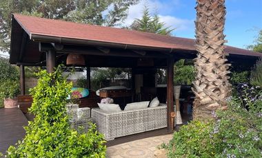 Casa en Arriendo en HERMOSA Y COMODA PROPIEDAD EN ARRIENDO DIARIO UBICADA EN MAITENCILLO 5 DORMITORIOS 4 BAÑOS