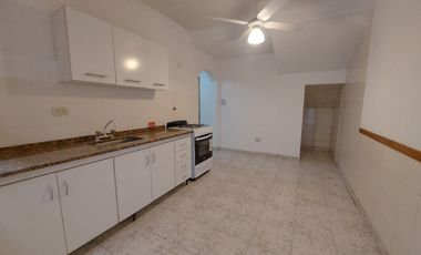 Casa PH en alquiler en Lanus Oeste