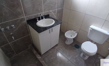 Casa en venta c/ cochera en 9 de Julio
