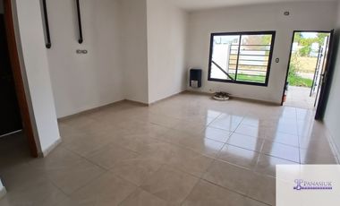 Casa en venta c/ cochera en 9 de Julio