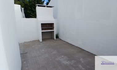 Casa en venta c/ cochera en 9 de Julio