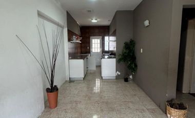 VENTA EN BLOCK. 1 CASA Y 9 DEPARTAMENTOS.