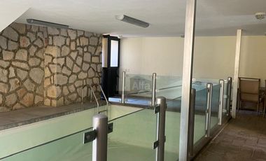 Casa con Alberca en Venta a dos cuadras del Jardín Principal de Tequisquiapan, 5 recámaras una en PB