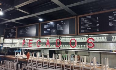 Se vende casa con restaurante de mariscos y departamento en Col. Faja de Oro, Gustavo A. Madero