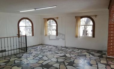 Se vende amplia casa de 5 recámaras en San Juan Tepeximilpa, Tlalpan