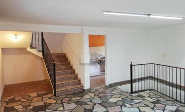 Se vende amplia casa de 5 recámaras en San Juan Tepeximilpa, Tlalpan