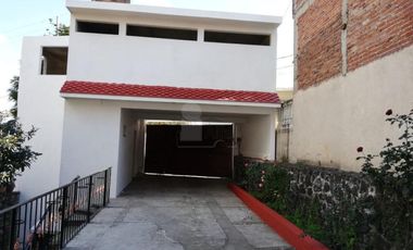 Se vende amplia casa de 5 recámaras en San Juan Tepeximilpa, Tlalpan
