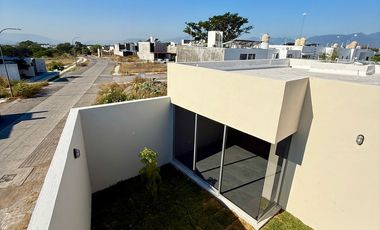 Casa en Venta 1 Planta Esquina con Roofgarden Frente Jardín Valle Verde Colima